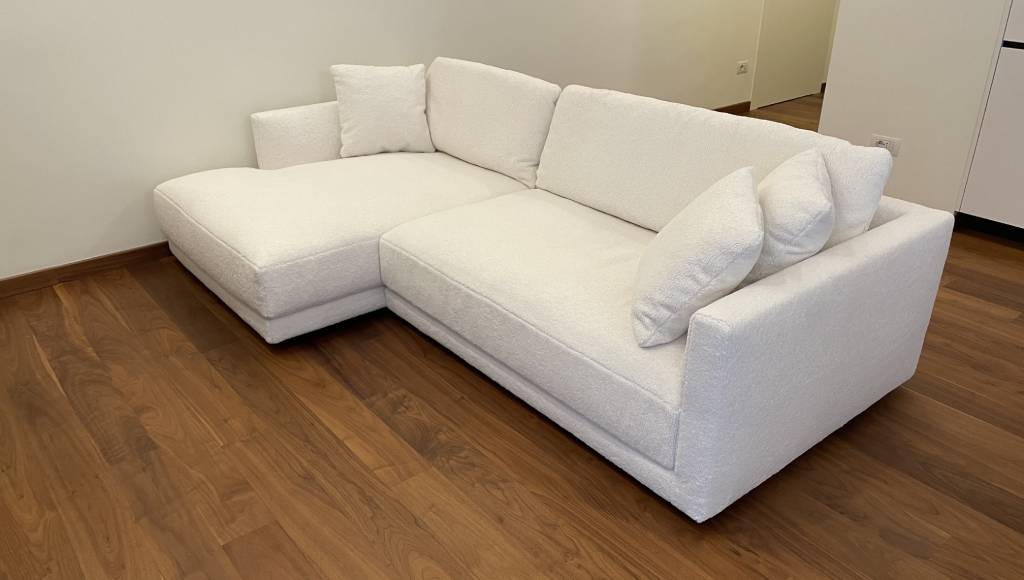 Divano Moderno Con Chaise Longue Colore Bianco Tino Mariani