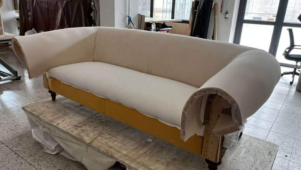 Lavorazione Rinnovo Divano Chesterfield Tino Mariani