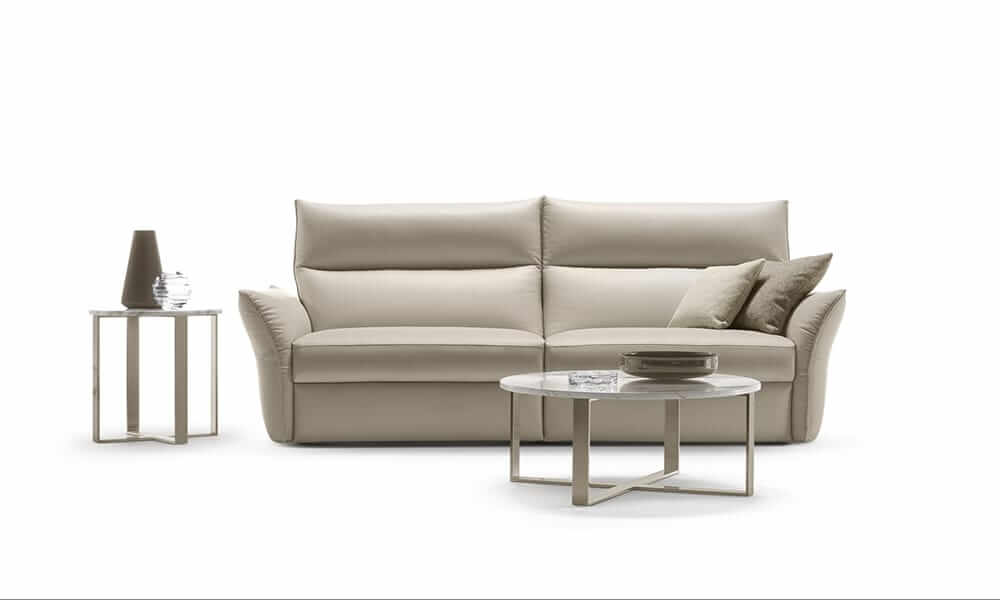 Divano relax moderno Madeira: nuovo divano relax di stile moderno con sistema di regolazione del poggiatesta. Angolare, lineare, con chaise-longue.
