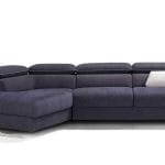 Nuovo divano letto moderno con piedini alti in metallo. Madrid Top in vendita da Tino Mariani. Personalizzabile, rete a doghe in legno, 100% made in Italy.